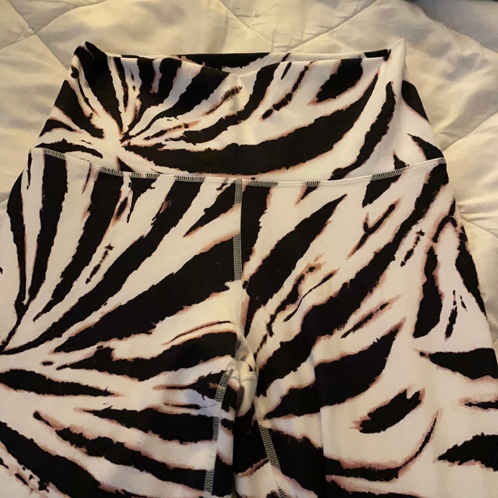 Women’s Fabletics leggings size medium